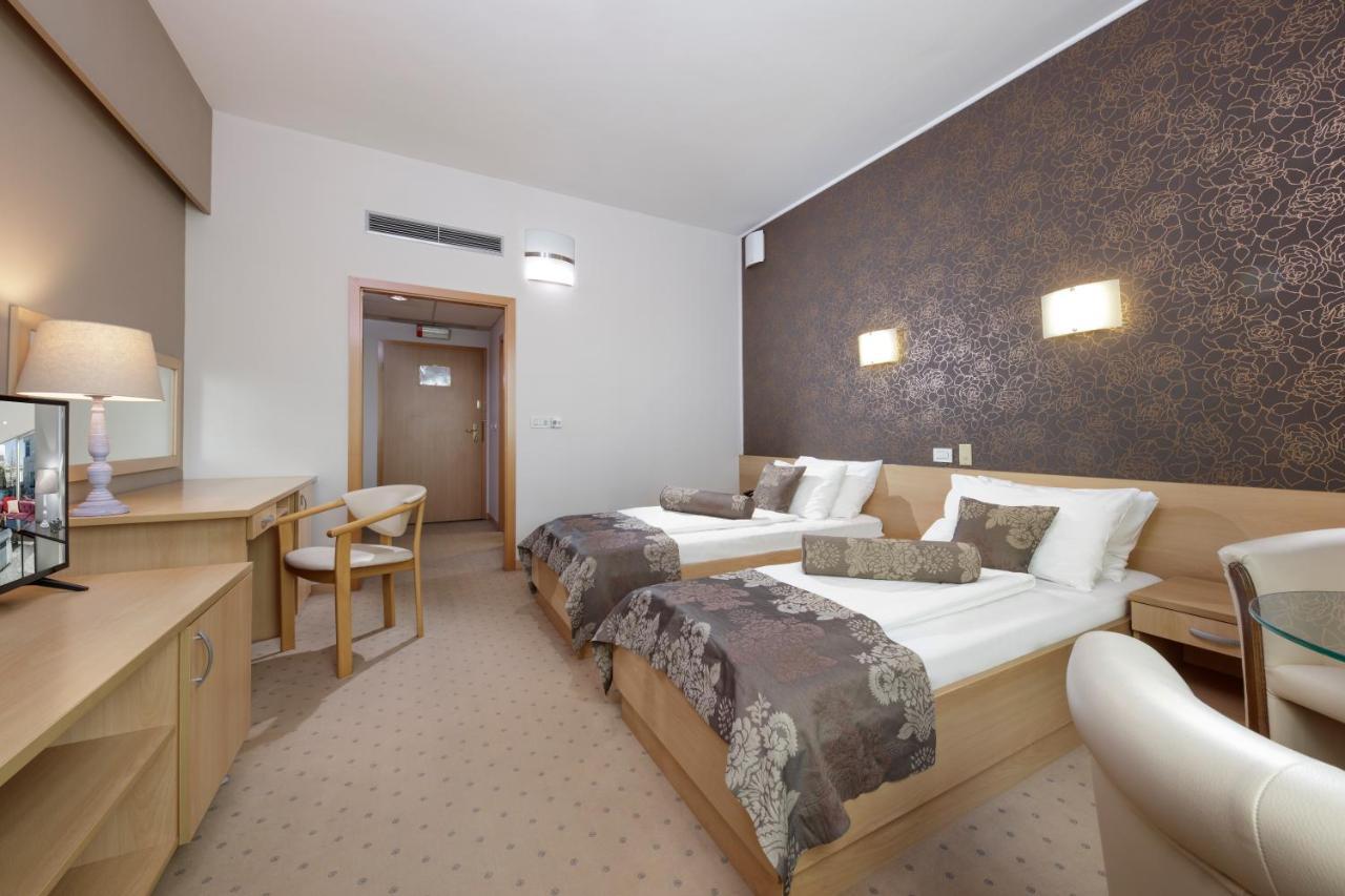Hotel Zovko Zagreb Sesvete Exterior photo