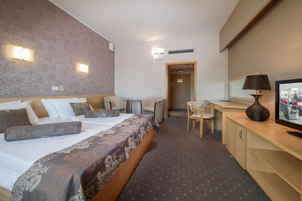 Hotel Zovko Zagreb Sesvete Exterior photo